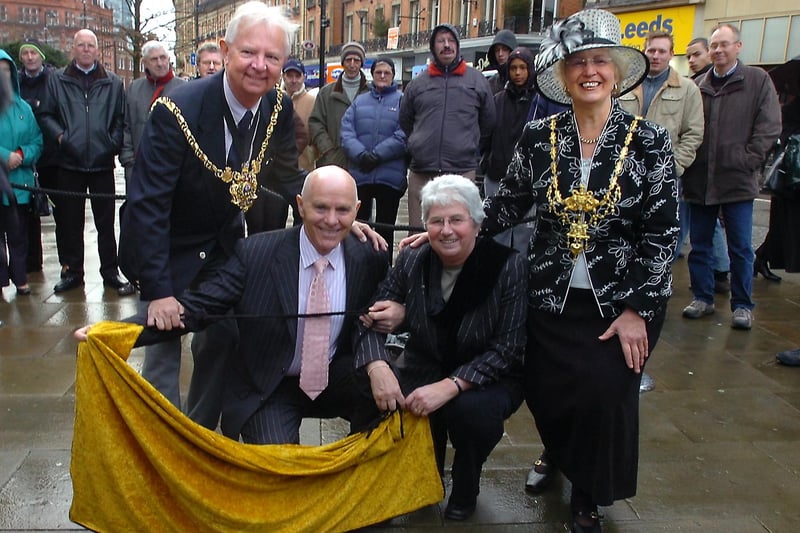 Boxing trainer Brendan Ingle unveils his Sheffield Legends plaque with, left, Lord Mayor Coun Arthur Dunworth, council leader Jan Wilson and Lady Mayoress Kathleen Chadwick