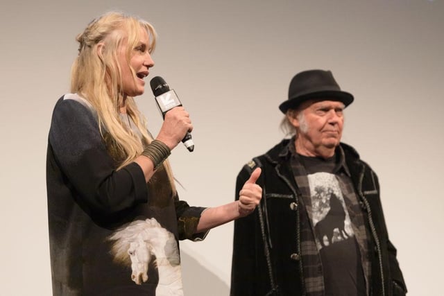 7) Which American actress married the singer-songwriter Neil Young in 2018?
ANSWER: Daryl Hannah