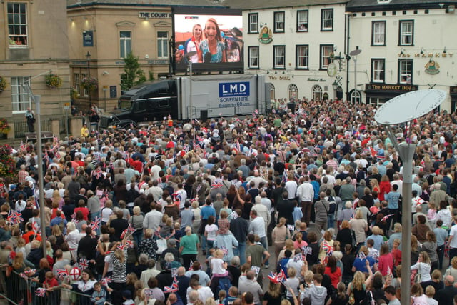 Eager fans watched the bus setting off from the Civic Centre on the huge screen