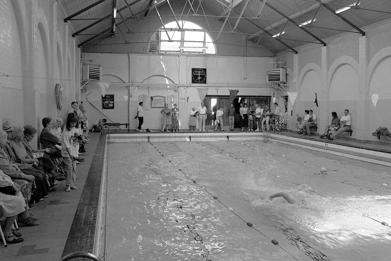 The closing party of the old swimming baths, before the building was demolished to make way for the new Water Meadows Swimming & Fitness Complex which opened a year later.