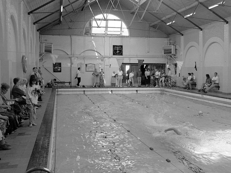 The closing party of the old swimming baths, before the building was demolished to make way for the new Water Meadows Swimming & Fitness Complex which opened a year later.