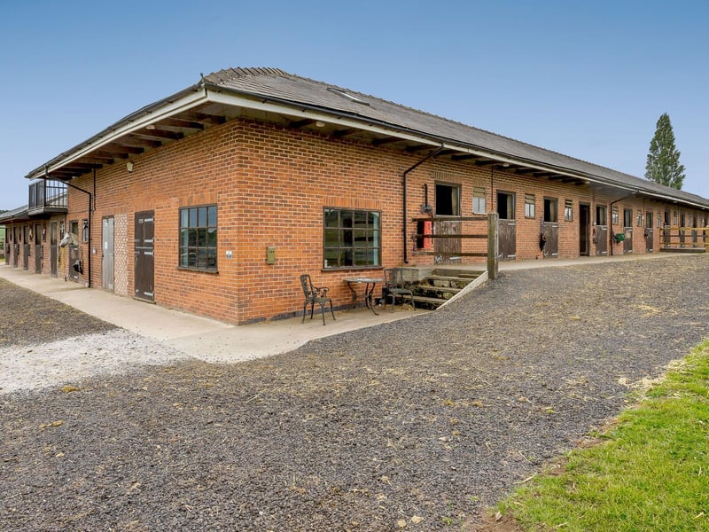 Warren Farm features this block containing stables for 27 horses. It may hold some further development potential, subject to gaining the necessary planning consents.