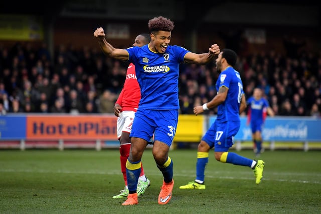 Nottingham Forest have entered into talks with Lyle Taylor, the Championship promotion-chasers reportedly are leading the race to sign the ex-Charlton striker. (The Sun)
