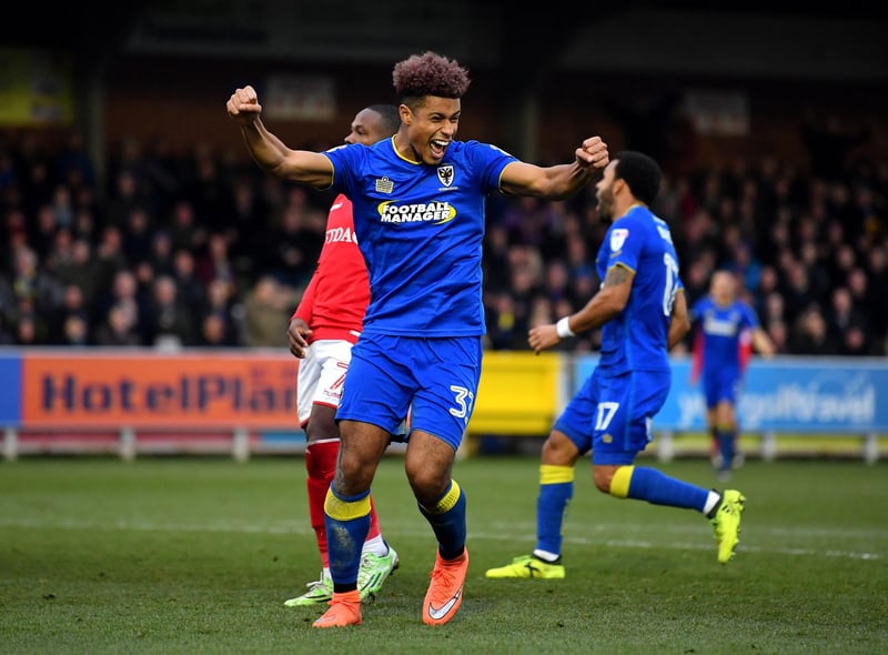 Nottingham Forest have entered into talks with Lyle Taylor, the Championship promotion-chasers reportedly are leading the race to sign the ex-Charlton striker. (The Sun)