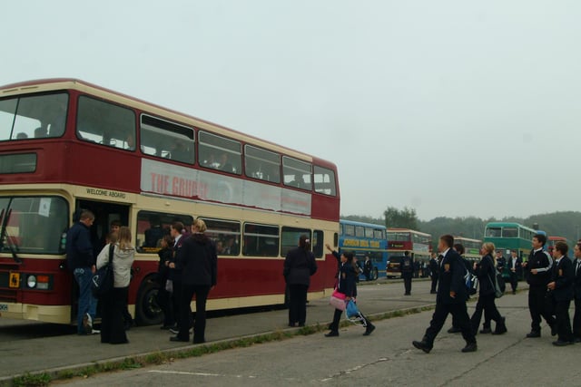 Portland Pupils getting on the buses at the Bus Depot, Netherton Road, Worksop in 2006