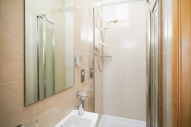 A walk-in shower and contemporary decor give the bathroom a high standard finish.