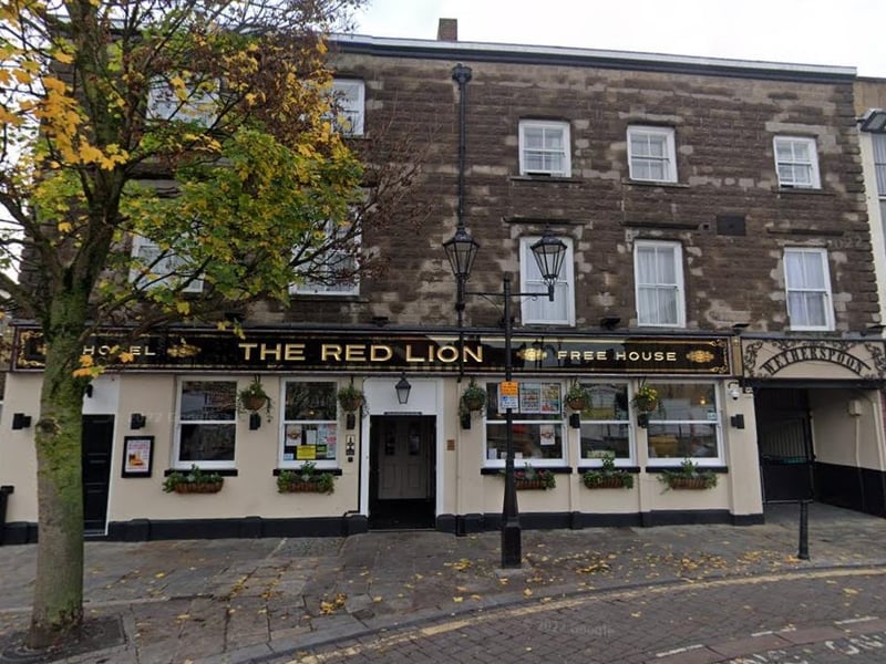 Yordan Lyubenov suggested The Red Lion in the city centre.