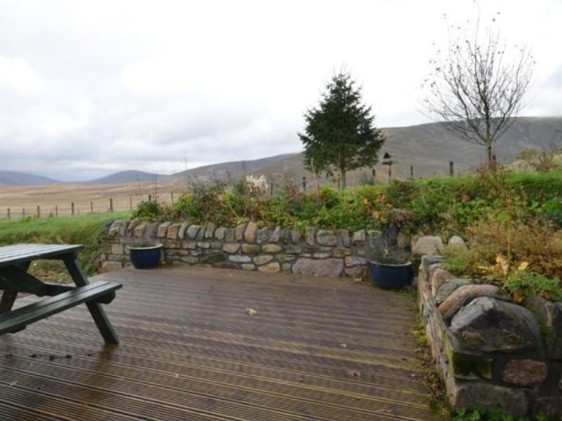 Complete with a pool room, this quaint and peaceful cottage is situated in whisky country, and surrounded by the hills near Tomintoul.