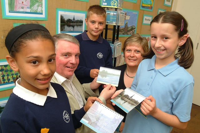 At Worksop Library in 2006 with the winners of the I Love Bassetlaw art competition.  Presented by Mike Quigley (Leader of Bassetlaw Cncl) & Vicky Rawson (FOYPiB).
Picture: L-R: Isabella Reid (10), Mike Quigley, Liam Ainsworth (11), Vicky Rawson & Bethany Gill (10)