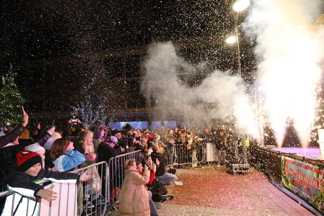 Palmerston Road Christmas lights switch on. Picture: Chris Moorhouse (251121-54).