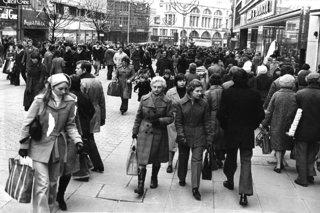 Crowds in Fargate - December 1977
