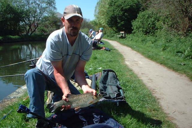 Brian cook of Packet Inn A.C with a net of chub to over 3lb taken from peg 30 in a recent session on the high school length of the Chesterfield canal in 2006