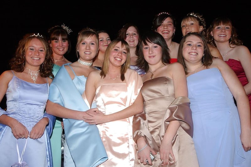 Who do you recognise in this prom photo?