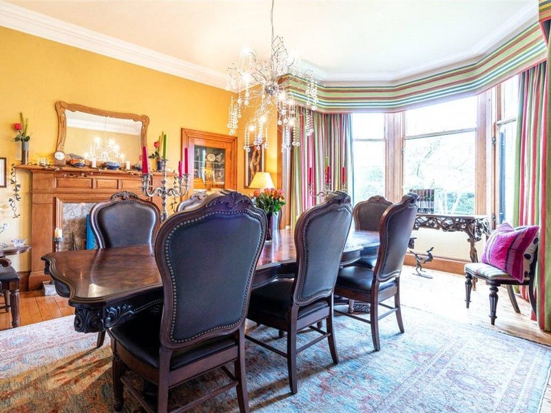 Dining room.