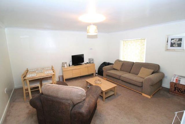 Located on Main Street, Kilwinning KA13, this one bed flat was originally listed for £35,000, but is currently on the market for offers over £20,000. Property agent: Purplebricks. bit.ly/36Ppuue