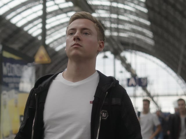Maximilian Schmidt, known online as Shiny Flakes, was captured by police for selling approx. 4.1 million euros worth of hard drugs - with the sales all made from his childhood bedroom. This is his story.
