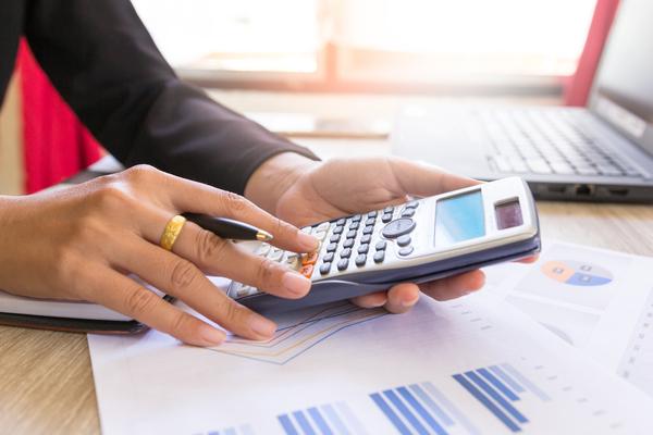 Median annual base salary: 30,249 GBP