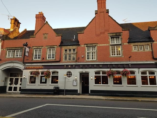 A spacious pub situated not far from the town centre. It gets busy, especially at weekends, but it’s still possible to find a quiet corner.
