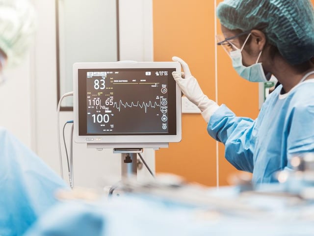 In the week ending 20 September, there were six new patients admitted to intensive care who ever had Covid-19.