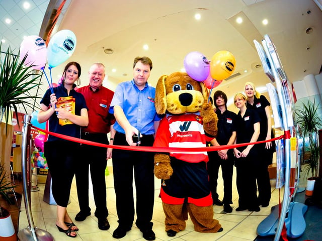 Donny the Dog helps Ian Bell and his team to officially open the Wimpy restaurant in the Frenchgate Centre in 2009