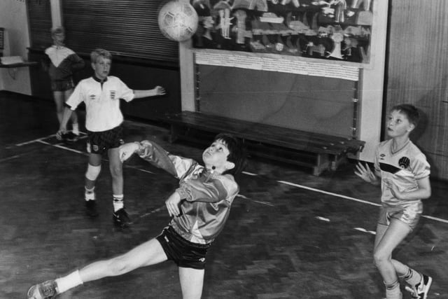 Did you love a school sports session? Here's one at Ellison Junior School, Jarrow where students are playing volleyball in 1986.