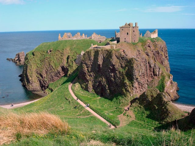 Dunnottar Castle near Stonehaven is a ruined medieval fortress located upon a rocky headland and said to have inspired Bram Stoker's Dracula.