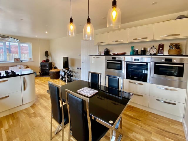 The kitchen/diner.