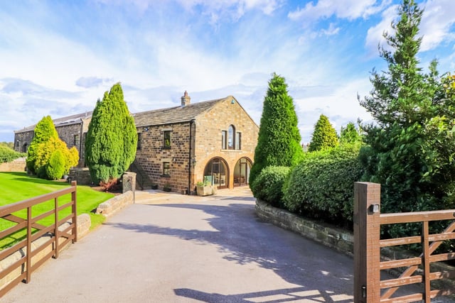 Briery Hall Farm is located on the southern fringe of Sandal on Chevet Lane in Wakefield, just a short drive from Leeds, and is surrounded by beautiful countryside.