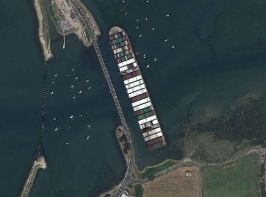 The ship seems to be about the same length as the Hayling Island bridge