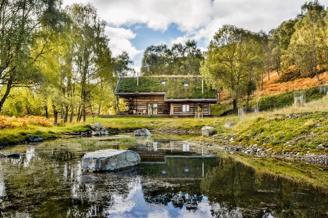 Found in a stunning spot between Glen Affric and Glen Strathfarrar,  cosy up at Eagle Brae in a red cedar cabin warmed by eco-friendly log burners. In the morning, a beautiful wilderness awaits.