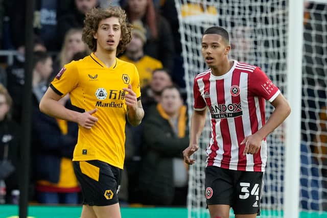 Kyron Gordon of Sheffield United up against Fabio Silva of Wolves: Andrew Yates / Sportimage