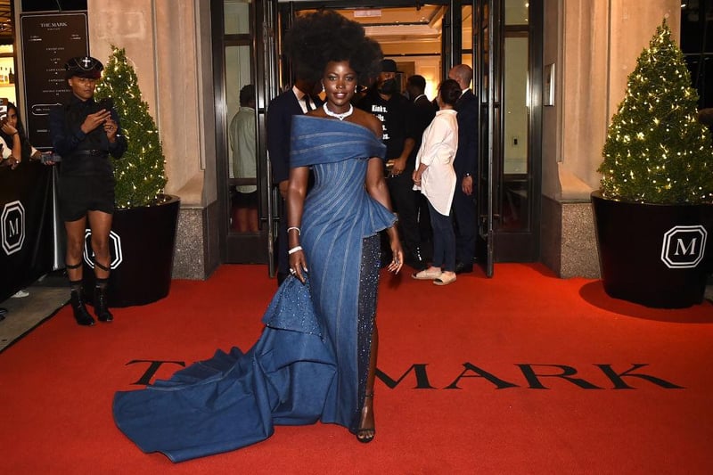 Lupita Nyong’o stunned the red carpet in an amazing Versace denim gown and perfectly sculpted hair.