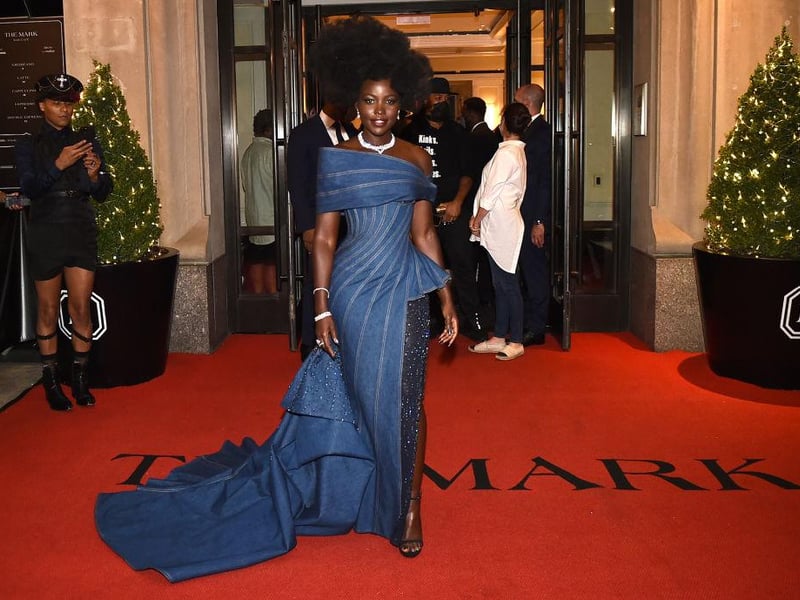 Lupita Nyong’o stunned the red carpet in an amazing Versace denim gown and perfectly sculpted hair.