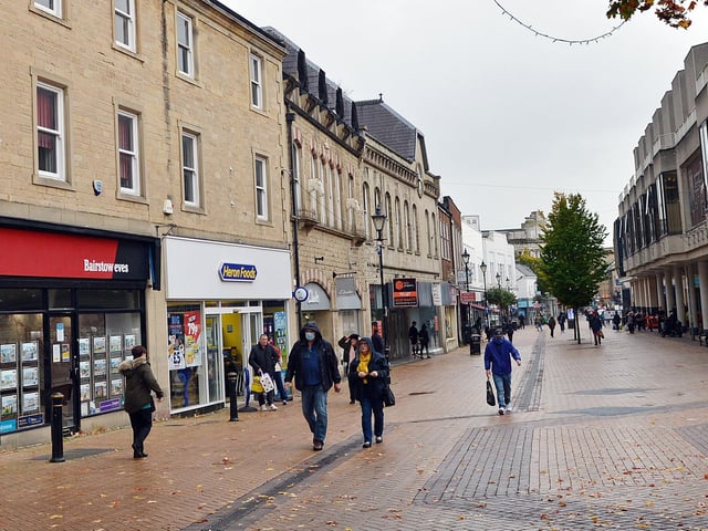 Mansfield town centre in new tier two lockdown. Masked shoppers took to the streets as normal.
