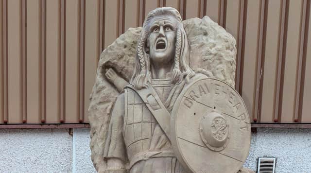 Brechin City FC have installed the so-called ‘Freedom’ sculpture – based on a likeness of Mel Gibson in 1995 flick Braveheart – at Glebe Park, Angus.