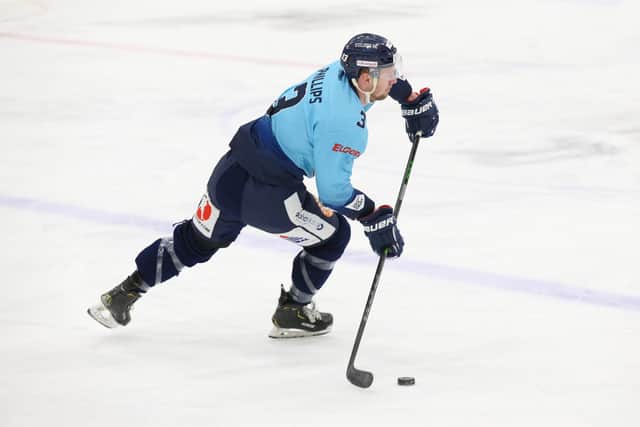 Heads up: Davey Phillips playing for Steeldogs. Pic courtesy of Podium Prints