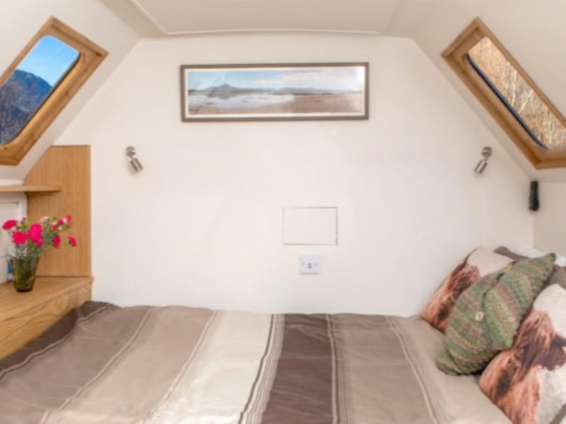 The kingsize bed configuration.