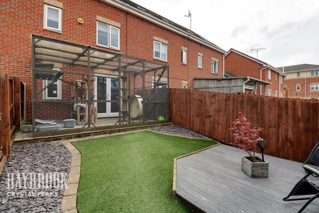 This brilliant family garden has plenty of space for the whole family and some pets. It's a fantastic, private, outdoor space.