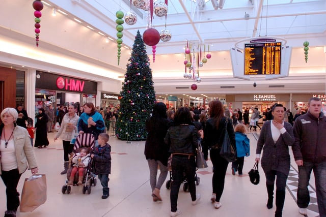 It's 2010 and Christmas shoppers in The Bridges were out in force. Are you pictured?
