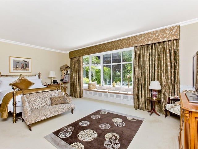 Principal bedroom.
