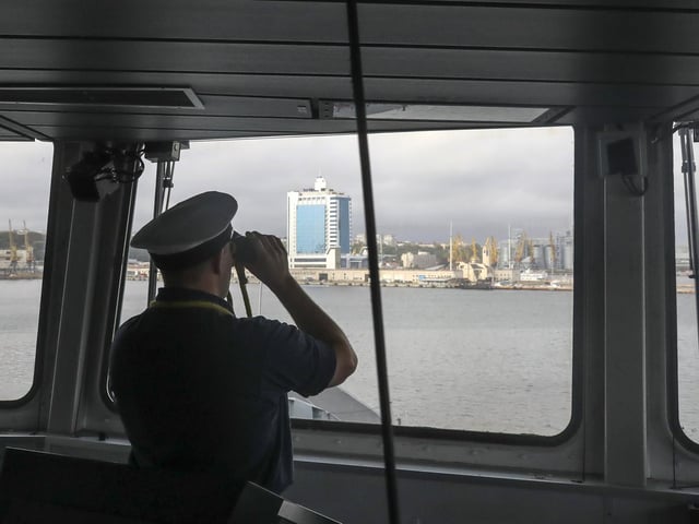 Captain Giles Palin RN admires Odessa from his binoculars. HMS Dragon sails into Odessa, Ukraine. Just days after entering the Black Sea HMS Dragon arrives in Odessa in preparation to play a key role in multi-international training objectives.
HMS Dragon links up with the UK task force with RFA Lyme Bay and the UK Flagship HMS Albion for a 3 month deployment in the Mediterranean.
MORE than one thousand sailors and Royal Marines have sailed on a three-month mission to the Mediterranean to forge the commando forces of tomorrow.
UK flagship HMS Albion has left Plymouth, heading a force which will visit numerous nations across the Mediterranean and Black Sea as the UK’s armed forces nurtures new friendships and cements traditional alliances.
In addition, it will allow the commandos to test and develop tactics using innovative new kit.
The deployment is intended to test new concepts of the Littoral Strike Group (which replaces the UK’s long-standing amphibious task group) and shapes the Future Commando Force (FCF) – the evolution of the Royal Marines into a hi-tech raiding/strike force – both of which are at the heart of the transformation of the Royal Navy as it enters the 2020s.
The group will also support NATO’s Mediterranean security operation Sea Guardian – alongside new patrol ship HMS Trent which is now permanently based in the region – and provide options for the UK to respond to any potential crisis in the area.
Known as the Littoral Response Group (Experimentation) deployment, the force includes the headquarters and staff of Commodore Rob Pedre, the Commander Littoral Strike Group, flagship HMS Albion, destroyer HMS Dragon and amphibious support ship RFA Lyme Bay.