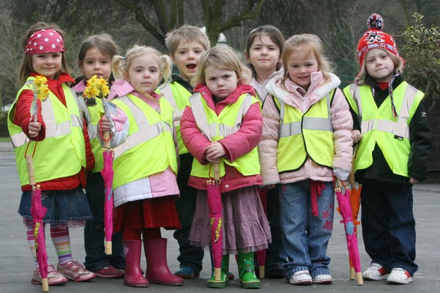 Children from Treetops Nursery celebrated St. David's Day by presenting posies of daffodils to shops and businesses around Matlock in 2009.
