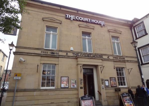 A family friendly pub overlooking the market place. As the name suggests, this grade II-listed building was previously a courthouse built in 1867.