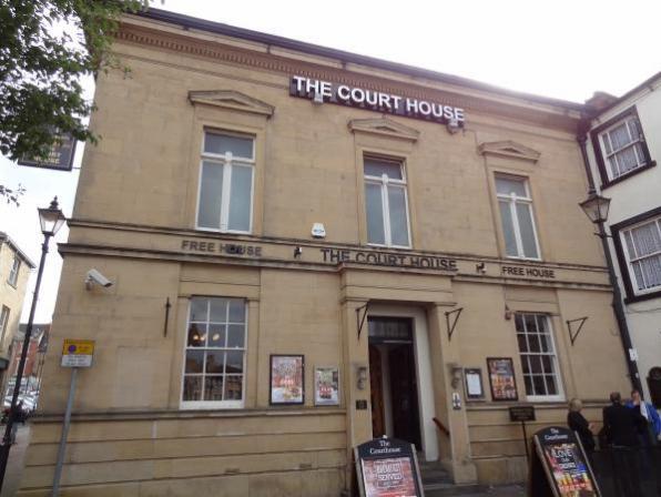 A family friendly pub overlooking the market place. As the name suggests, this grade II-listed building was previously a courthouse built in 1867.