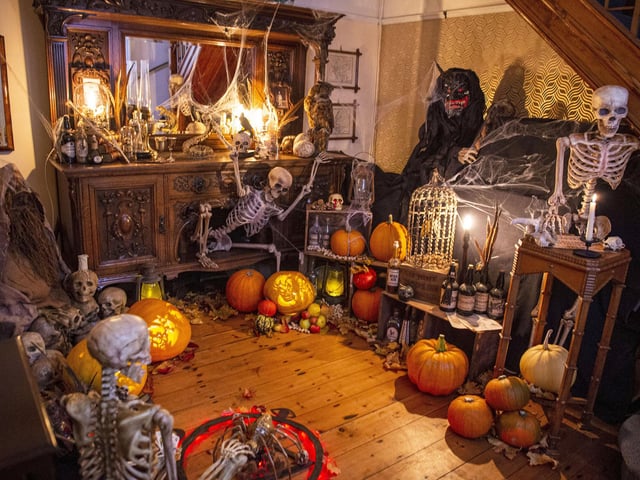 Corinna said: "We’ve always had a few various antiques and vintage props in the room anyway so it just kind of complimented one another."
