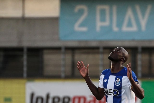 Porto midfielder Danilo Pereira says he could see himself fitting into Arsenal midfield,. He has been linked with a £16m move to the Emirates. (Daily Mirror)