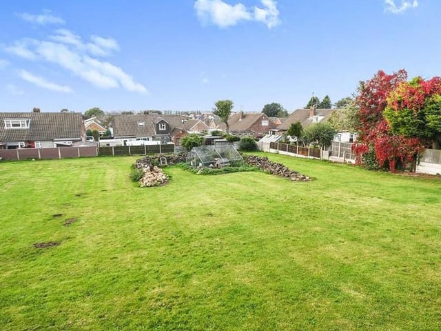 An elevated shot showing the huge garden at the back of the farmhouse. It offers vast scope and flexibility.