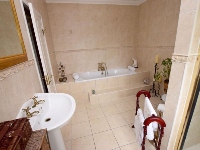 Master en-suite.