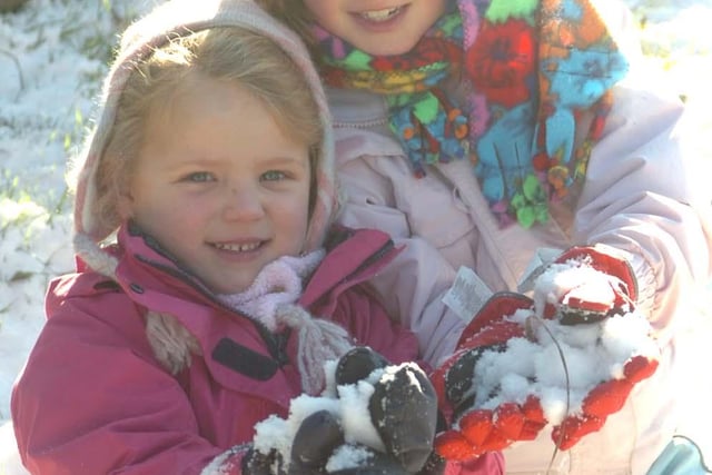 Charlotte(4) and Lucy Wadsworth(7) enjoy the snow at Whirlow Hall Farm on 28 November 2010. Photo by Rogel Nadal.