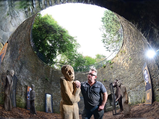 In 1855 Sir Henry Hunloke presented two brown bears to the Gardens although little is known about how long they remained there. Local legend relates that a child was killed after falling into the pit around 1870.
Pictured in 2014 is Simon Kent with his installation in the Bear Pit in Sheffield Botanical Gardens.